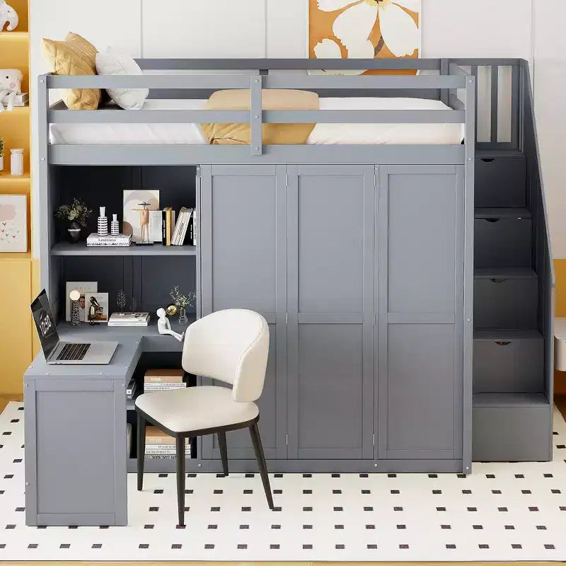 Letto a soppalco full size grigio/bianco con appendiabiti, mensole pieghevoli e scrivania integrata, 1 posto letto