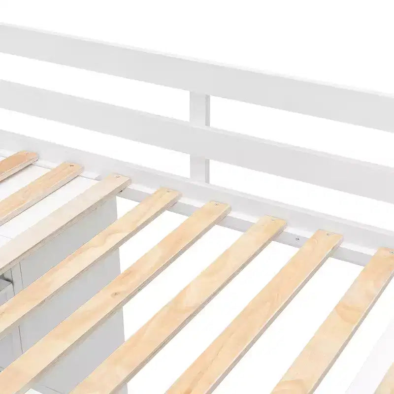 Letto a soppalco full size grigio/bianco con appendiabiti, mensole pieghevoli e scrivania integrata, 1 posto letto