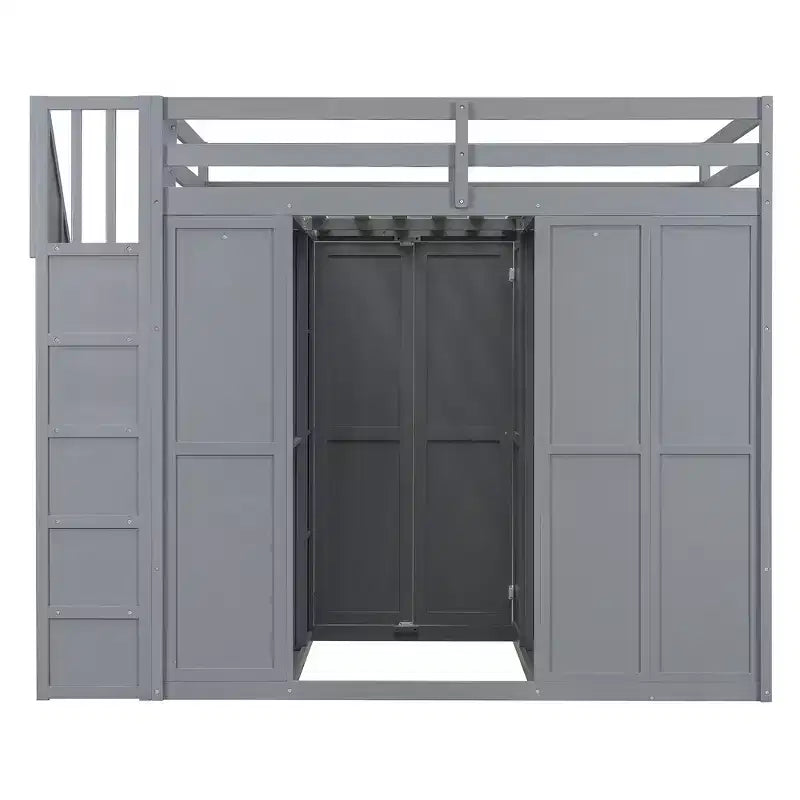 Letto a soppalco full size grigio/bianco con appendiabiti, mensole pieghevoli e scrivania integrata, 1 posto letto