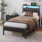 Struttura letto a piattaforma matrimoniale in rovere nero con luci LED e stazione di ricarica