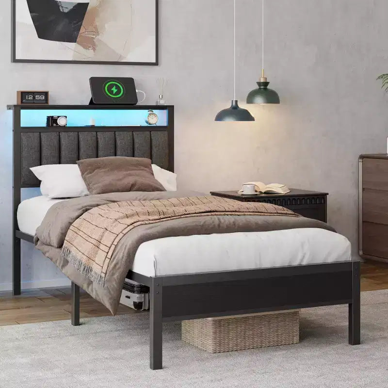 Struttura letto a piattaforma matrimoniale in rovere nero con luci LED e stazione di ricarica