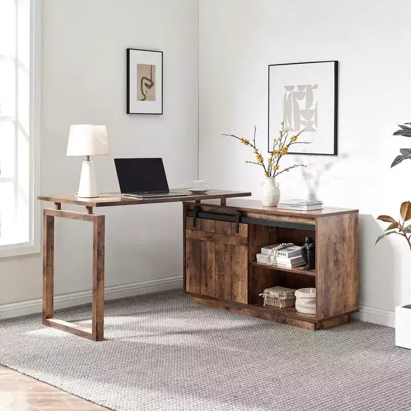 Scrivania a L color legno anticato/nocciola con credenza e anta scorrevole a serranda