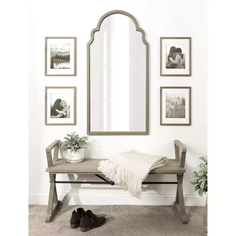 Specchio da parete ad arco smerlato, cornice nera / oro / grigia / marrone rustico / argento, singolo