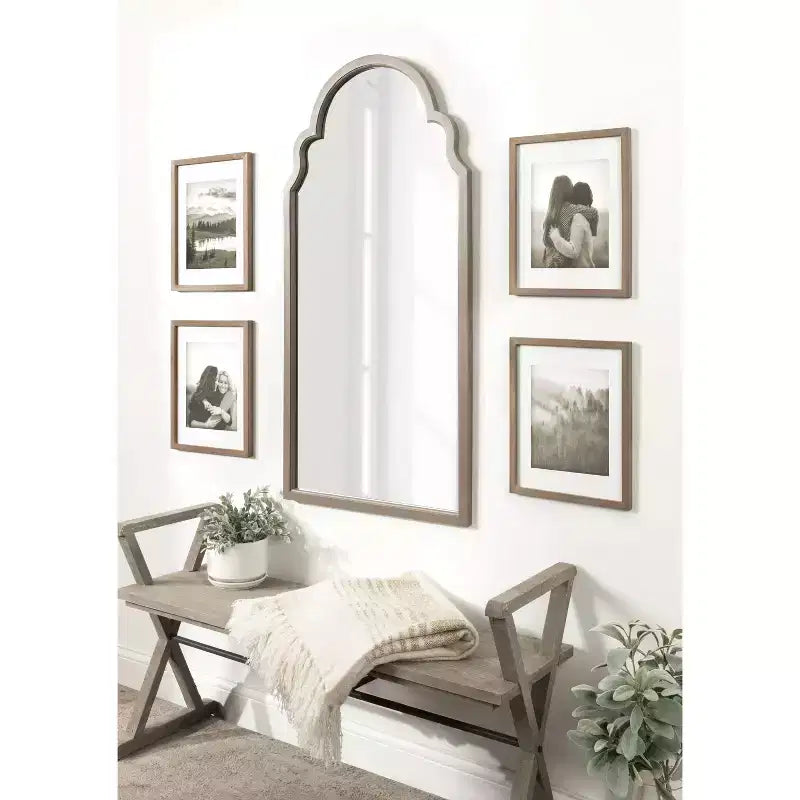 Specchio da parete ad arco smerlato, cornice nera / oro / grigia / marrone rustico / argento, singolo